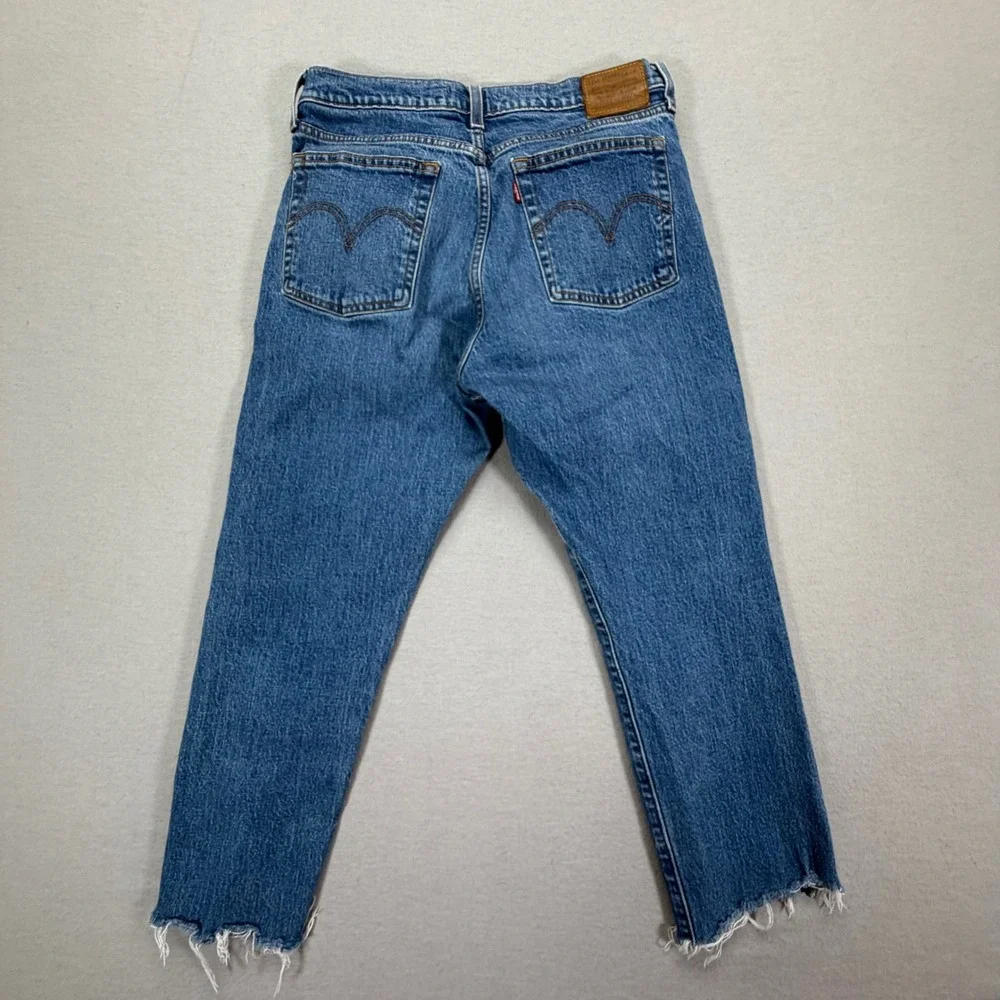 Levis Premium Wedgie Straight Distressed‎ Jeans Blue Medium Wash 29